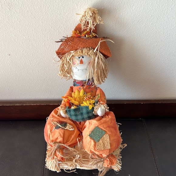 Vtg Fall Festival Sitting Scarecrow on Haystack w/ Sunflowers - Picture 4 of 7